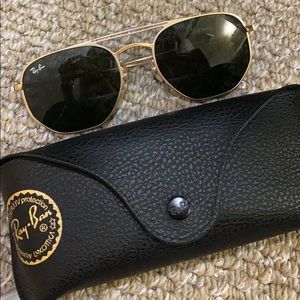 AVIATOR RAY BANS: NEVER BEEN WORN, BRAND NEW!